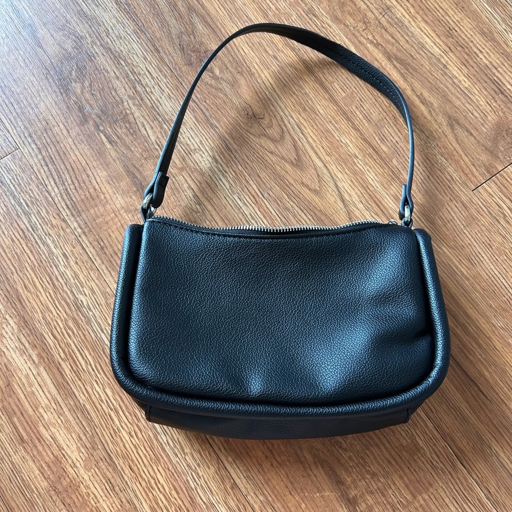 Elegant Black Leather Shoulder Bag